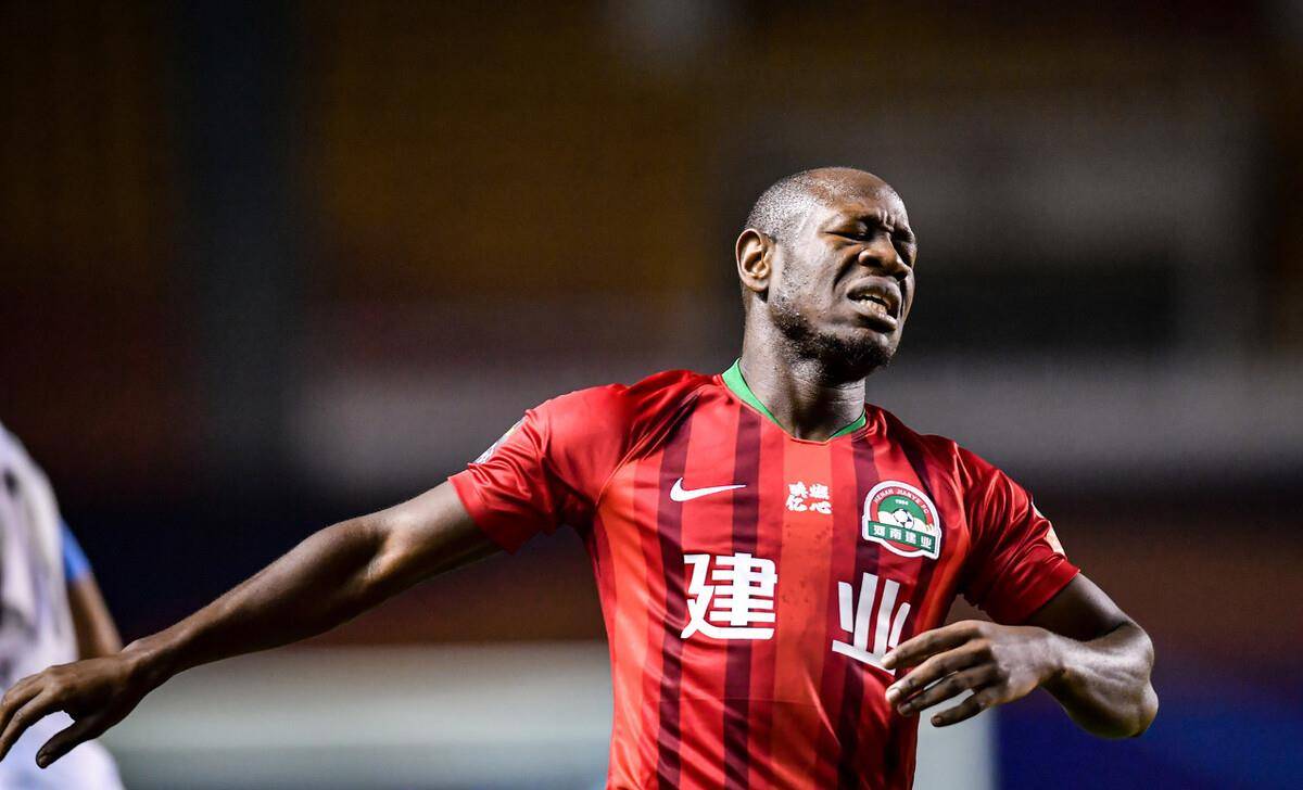 开云注册入口-西班牙人发布备战花絮；转会期完成体检；法联杯任务艰巨；阵容厚度经受考验(后来吉他谱c调原版)